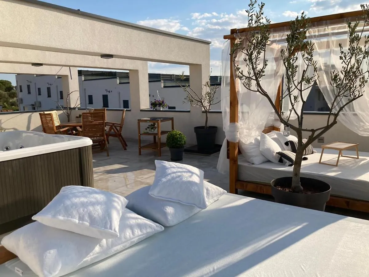 Rooftop Spa Apartment Trogir 0*,