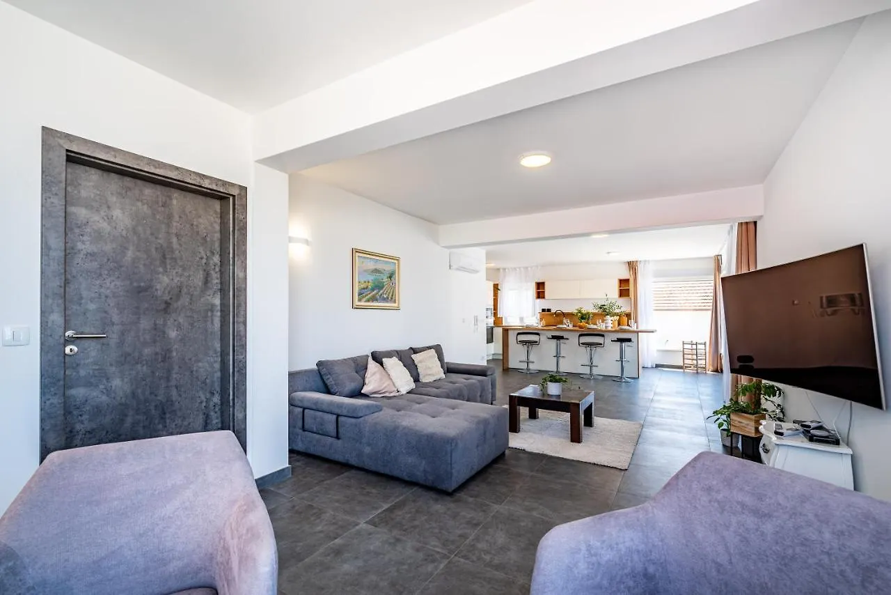 Rooftop Spa Apartment Trogir